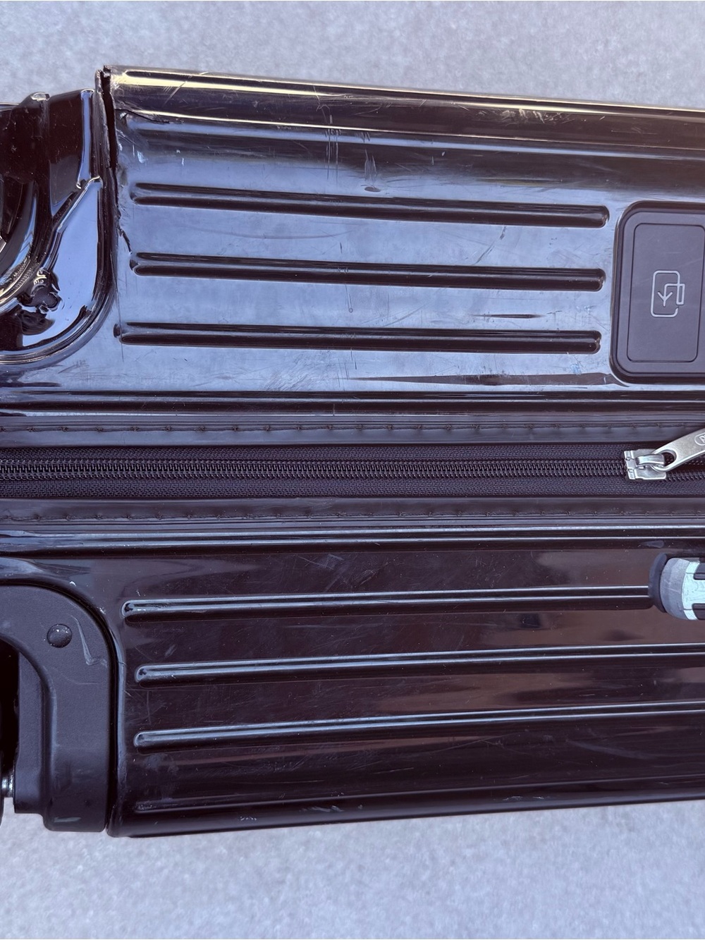 RIMOWA Black Ribbed Hard-Shell Carry-On - Picture 5 of 16